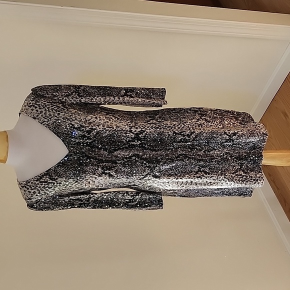 Albert Makali SZ 14 grey sequined dress with V neck. - Picture 1 of 9